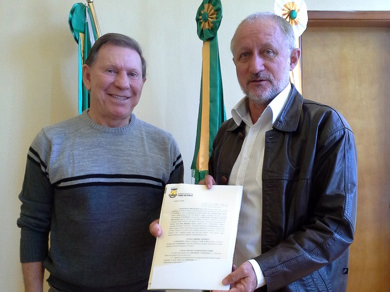 EXECUTIVO ASSINA CONVÊNIOS COM ASSOCIAÇÕES CULTURAIS